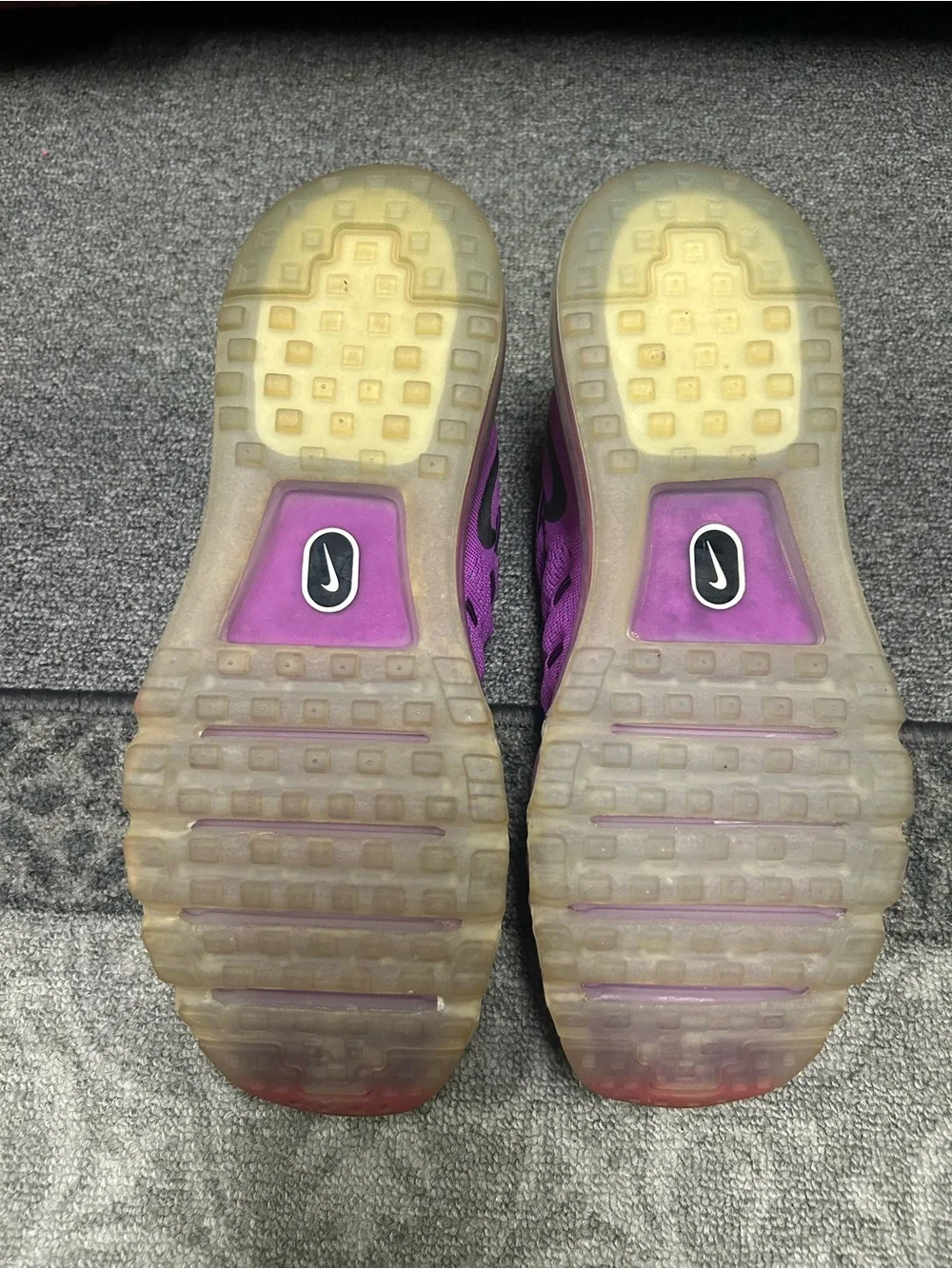 Nike Women's Athletic Shoes Purple /Black  Size 10  Excellent PreOwned Condition